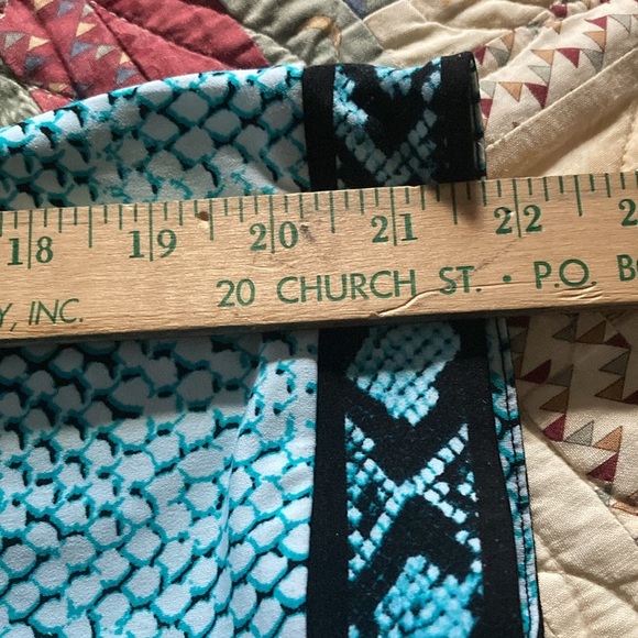 Michael Kors women’s v-neck top small blu green black print - Picture 7 of 8